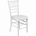Cadeira Tiffany Branca c/ Almofada Branca
